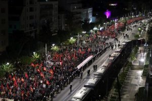 Συνολικά 23.000 διαδηλωτές συμμετείχαν στην πορεία για το Πολυτεχνείο – Δεν έγιναν επεισόδια