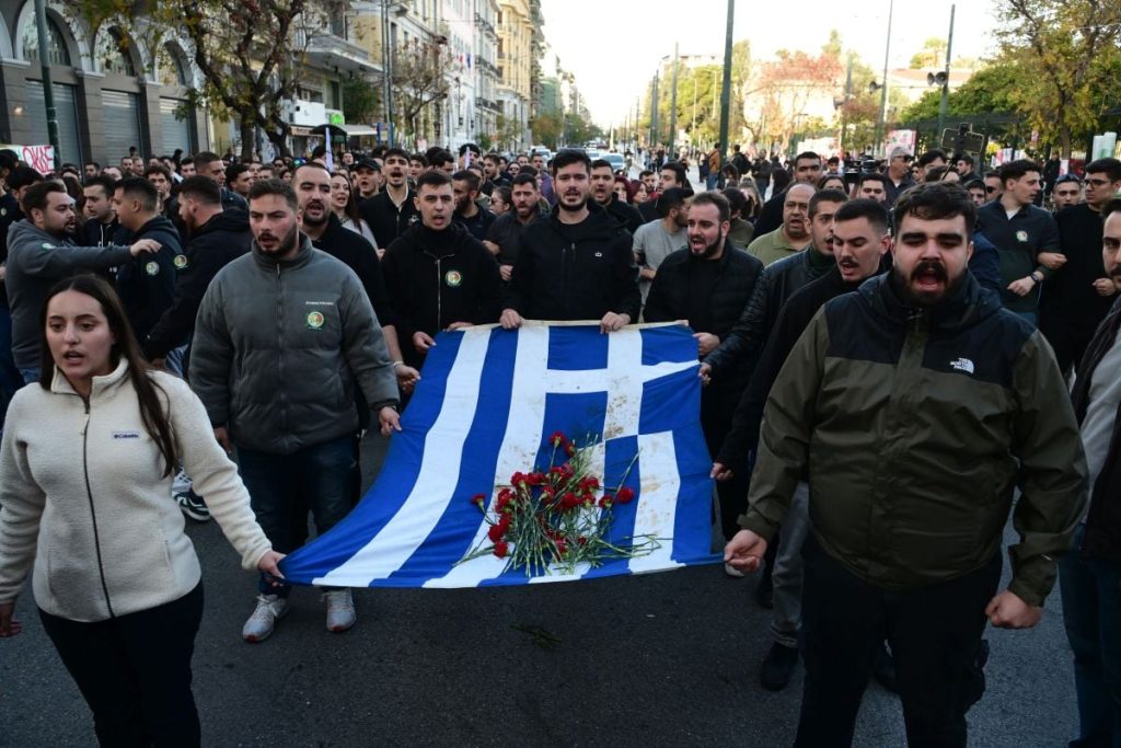 H σημαία του Πολυτεχνείου έφθασε στην αμερικανική πρεβεία