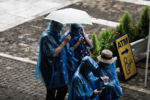 Καιρός: Τοπικές βροχές και πτώση θερμοκρασίας - Έρχονται τα πρώτα χιόνια