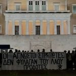 Δίωξη για τρία πλημμελήματα σε μέλη του Ρουβίκωνα που άνοιξαν πανό μπροστά στον Άγνωστο Στρατιώτη