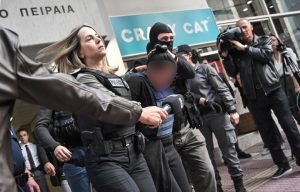 Προφυλακιστέα η 46χρονη για τη δολοφονία της πεθεράς της στη Σαλαμίνα