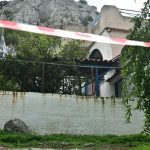 Ληστεία μετά φόνου στη Σαλαμίνα: Ο θάνατος της 75χρονης προήλθε από βαριές κακώσεις στο κεφάλι, τον τράχηλο και τον θώρακα