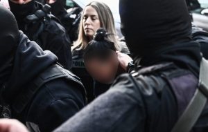 Άγρια δολοφονία στη Σαλαμίνα: Η 75χρονη έλεγε το «Πάτερ Ημών» πριν ξεψυχήσει – Το μαρτύριο της διήρκησε περίπου μία ώρα