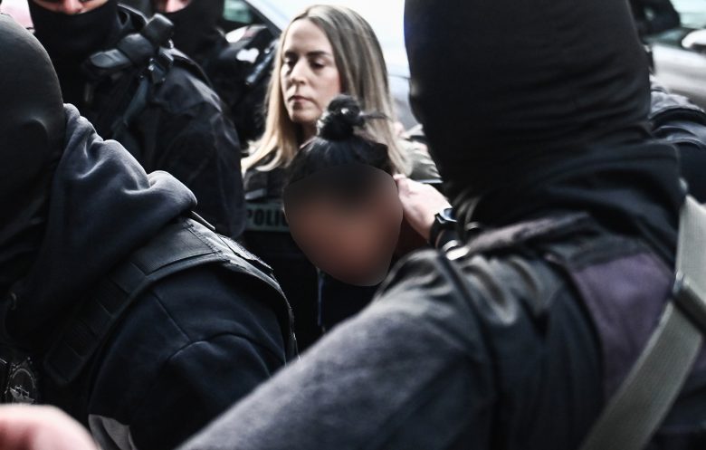 Άγρια δολοφονία στη Σαλαμίνα: Η 75χρονη έλεγε το «Πάτερ Ημών» πριν ξεψυχήσει – Το μαρτύριο της διήρκησε περίπου μία ώρα