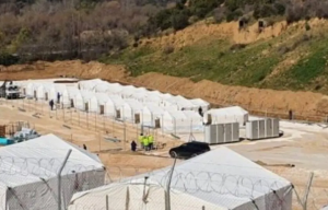 Ηρεμία επικρατεί στην κλειστή δομή Σιντικής Σερρών – Στον εισαγγελέα οι 30 συλληφθέντες για τα χθεσινά επεισόδια