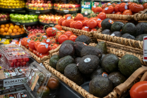 Σε ισχύ διάταγμα Τραμπ που εξαιρεί από δασμούς πάνω από 200 τρόφιμα