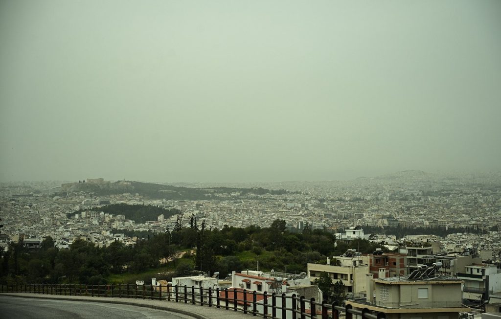 Κυριακή με αφρικανική σκόνη και υψηλή θερμοκρασία