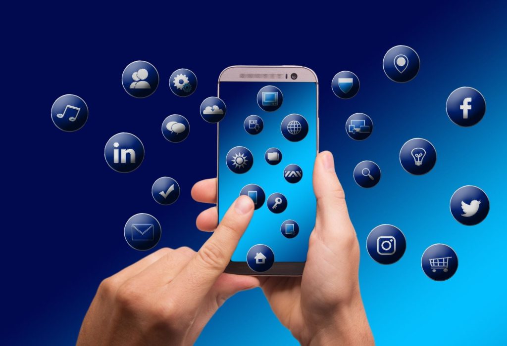 ΕΕ Vs Big tech: Υπεύθυνοι οι κολοσσοί των social media για οικονομικές απάτες