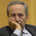 Σκάνδαλο Έπσταϊν: Αποσύρεται από τον δημόσιο βίο ο πρώην ΥΠΟΙΚ του Κλίντον μετά τον θόρυβο για τα emails