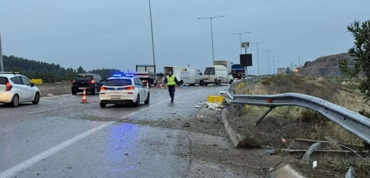 Καραμπόλα στη Θεσσαλονίκη – Γέμισε ψωμιά ο περιφερειακός