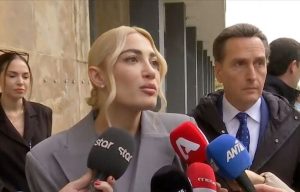 «Ζητάω δικαιοσύνη» – Διεκόπη η δίκη δύο κατηγορουμένων για revenge porn με θύμα την Ιωάννα Τούνη