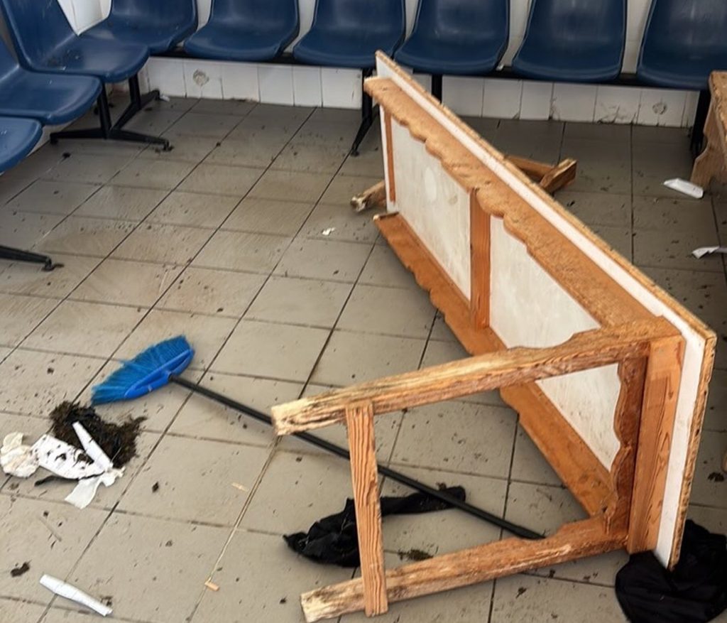 Τρίκαλα: Μαθητές κατέστρεψαν ολοσχερώς τα αποδυτήρια μετά από σχολικό αγώνα