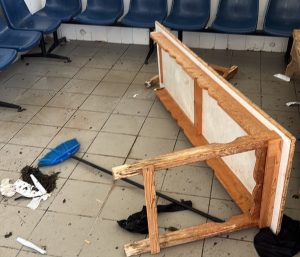 Τρίκαλα: Μαθητές κατέστρεψαν ολοσχερώς τα αποδυτήρια μετά από σχολικό αγώνα