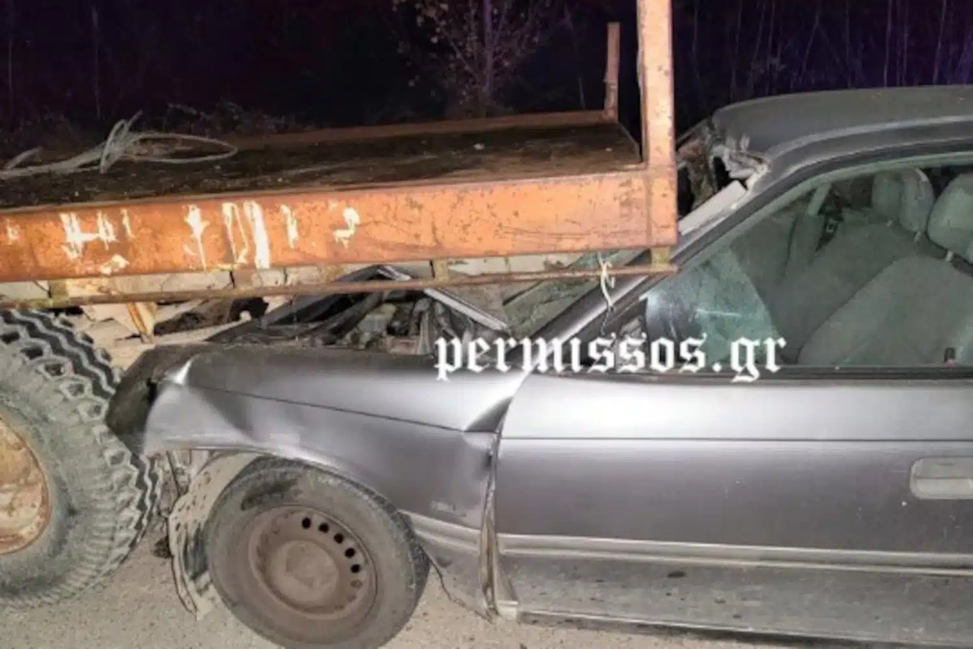 Αλίαρτος: Αυτοκίνητο «καρφώθηκε» σε τρακτέρ – Διαλύθηκε το μπροστινό μέρος!