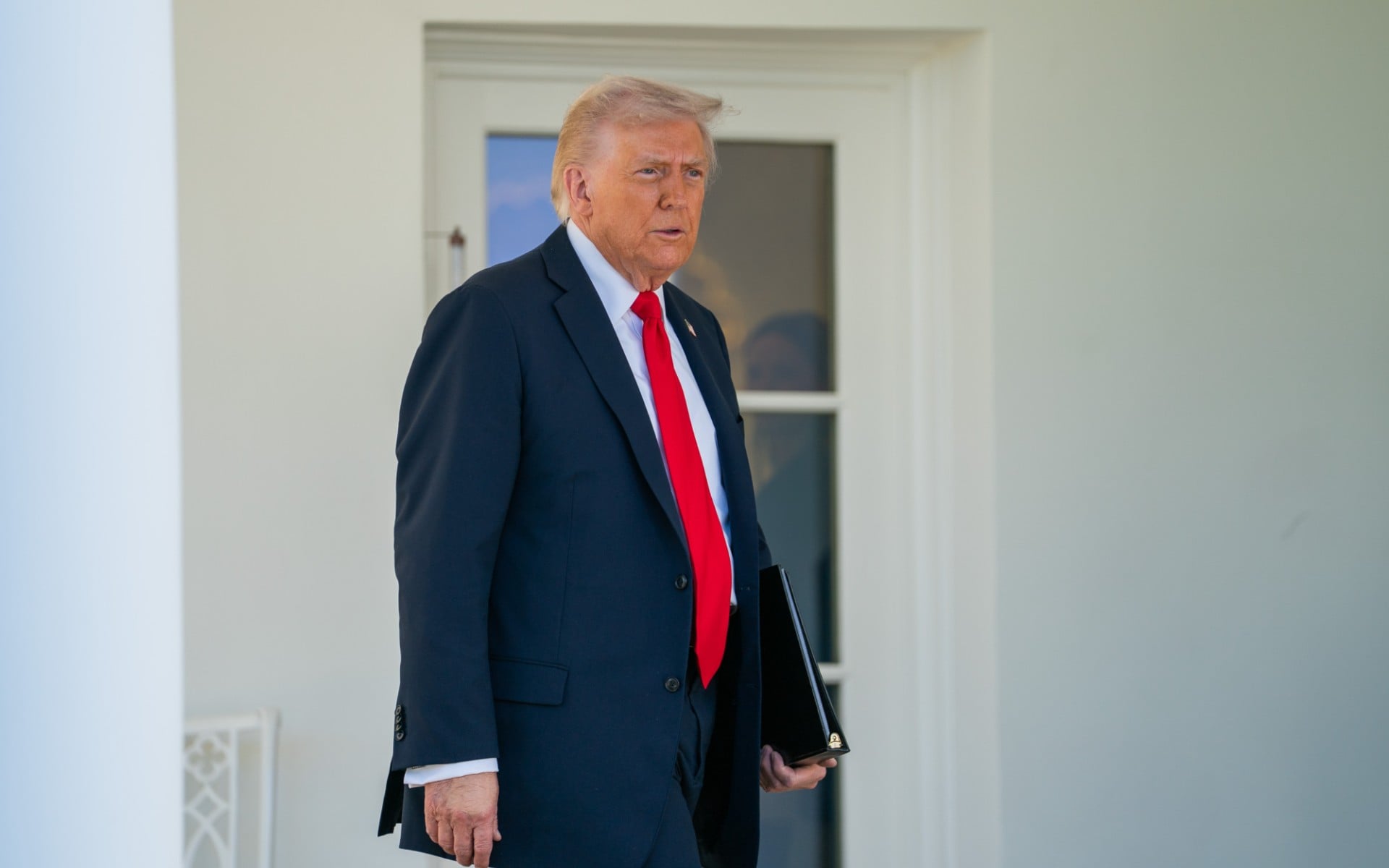 Axios: Ο Τραμπ σχεδιάζει απευθείας συνομιλίες με τον Μαδούρο