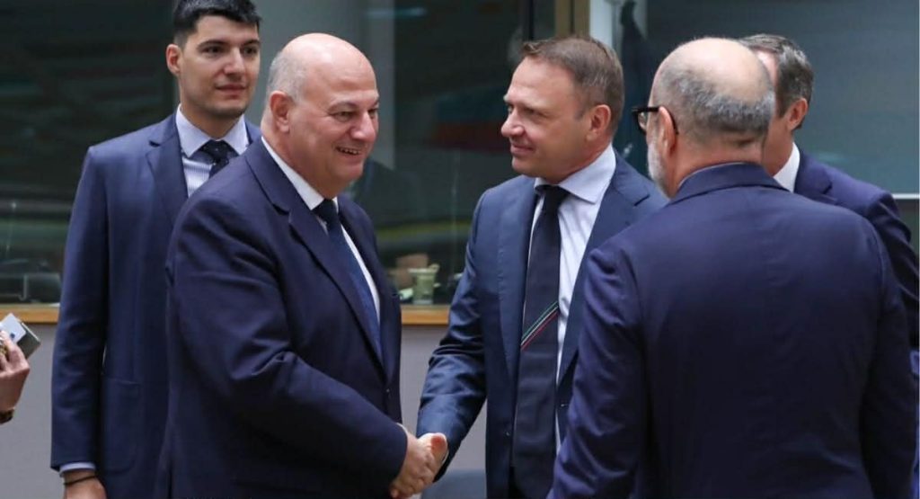 Στα δύο τα κράτη μέλη για τις επιδοτήσεις μόνο στους κατ’ επάγγελμα αγρότες