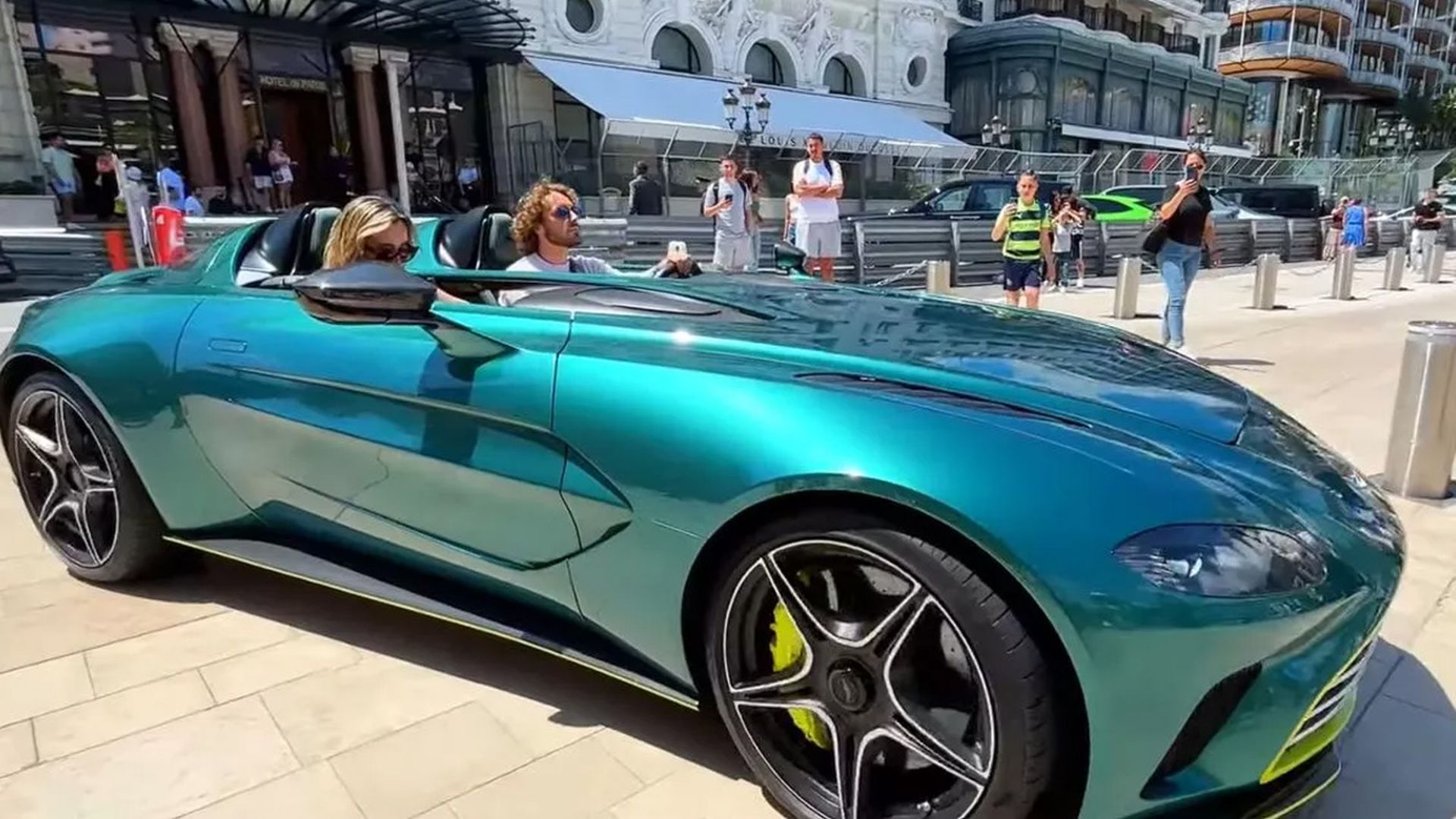 «Δεν οδηγούσε ο Τσιτσιπάς με 210 χλμ» - Τι λέει ο δικηγόρος του τενίστα για το πρόστιμο στην Αττική Οδό