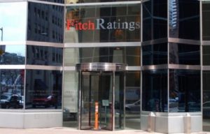 Ο οίκος Fitch αναβάθμισε το αξιόχρεο της Ελλάδας στη βαθμίδα ΒΒΒ με σταθερές προοπτικές – Τι σημαίνει αυτό για την οικονομία