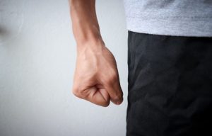 Στο αυτόφωρο γνωστός τενόρος για τον ξυλοδαρμό του 15χρονου γιου του