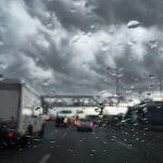 Νοτιάδες και έντονες βροχοπτώσεις εν αναμονή της ψυχρής εισβολής