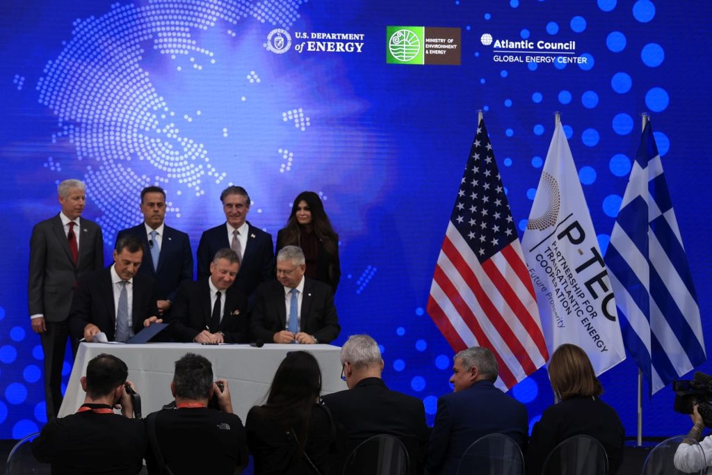 ExxonMobil, Helleniq Energy, Energean: Υπογραφή σύμβασης για γεωτρήσεις στο Ιόνιο Πέλαγος