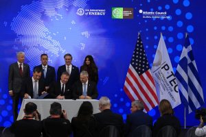 ExxonMobil, Helleniq Energy, Energean: Υπογραφή σύμβασης για γεωτρήσεις στο Ιόνιο Πέλαγος