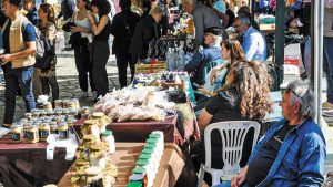 Πλήθος επισκεπτών γεύτηκε τα δώρα της γης του Μαυροβουνίου