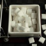 Παγκόσμιο πλεόνασμα ζάχαρης προβλέπεται να ξεπεράσει 1,6 εκατ. τόνους