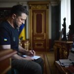 Politico: Το επώδυνο δίλημμα του Ζελένσκι – Να αποδεχθεί το σχέδιο Τραμπ για ειρήνη στην Ουκρανία ή να βασιστεί στους διστακτικούς Ευρωπαίους