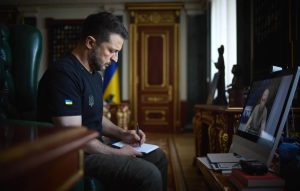 Politico: Το επώδυνο δίλημμα του Ζελένσκι – Να αποδεχθεί το σχέδιο Τραμπ για ειρήνη στην Ουκρανία ή να βασιστεί στους διστακτικούς Ευρωπαίους