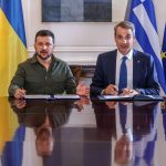 Διστακτική η Αθήνα με τα σκάνδαλα Ζελένσκι