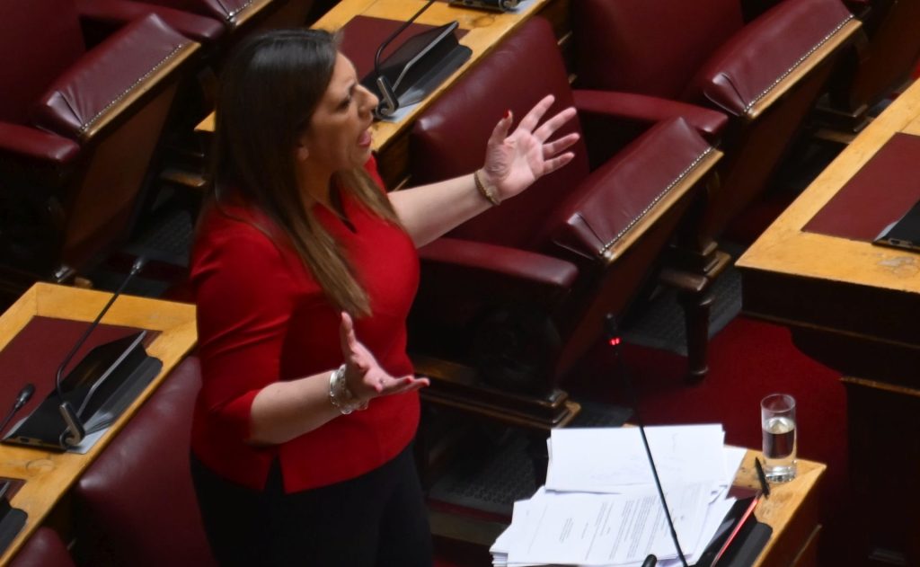 Βουλή: Άγριος καυγάς υφυπουργού με Κωνσταντοπούλου: «Μάθετε να συμπεριφέρεστε»