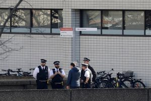 Δύο συλλήψεις για την επίθεση με μαχαίρι σε τρένο στην Αγγλία