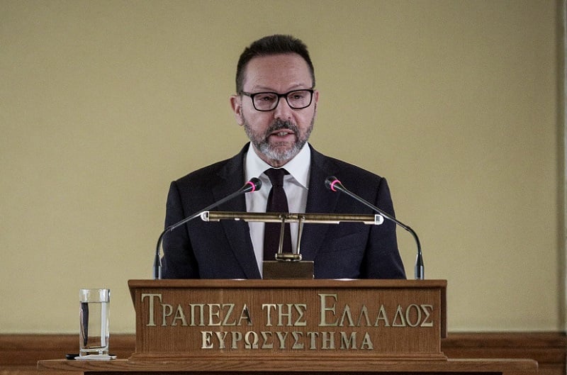 Αντίθετος σε μείωση των επιτοκίων το Δεκέμβριο ο Στουρνάρας