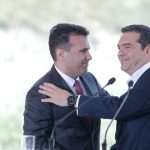 Τι αποκαλύπτει ο Αλέξης Τσίπρας για τη Συμφωνία των Πρεσπών στο βιβλίο του: «Δηλαδή, θα πέσει η κυβέρνηση για ένα κ…όνομα;»