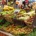 Στη Βουλή ρύθμιση για αναγραφή αρχικής-τελικής τιμής νωπών