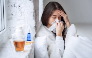 Οι επιστήμονες προειδοποιούν για δυναμική μετάδοση της γρίπης κατά τις γιορτές – Ποιοι κινδυνεύουν και πώς προστατευόμαστε