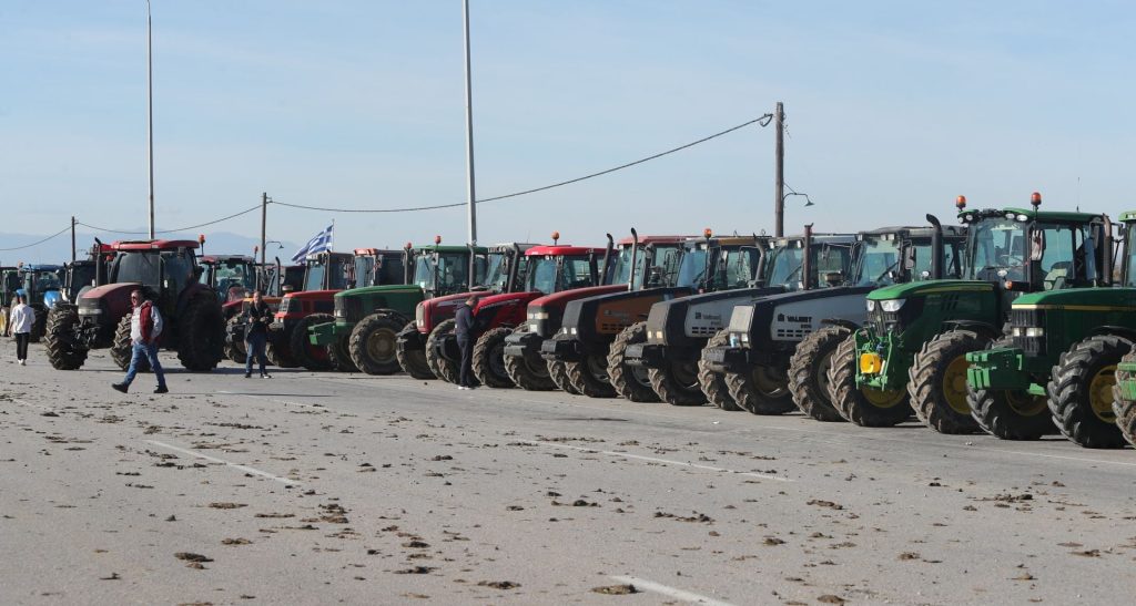Διόδια Μαλγάρων: Οι αγρότες έκλεισαν και τα δύο ρεύματα