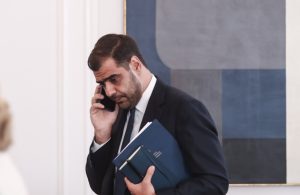 Ο Μαρινάκης επιμένει με προκλητικές δηλώσεις για τους «κακούς» αγρότες