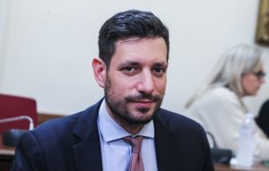 Βουλή: Έβαλαν «φίμωτρο» για τη Ζωή αλλά έπιασε τον… Κυρανάκη!