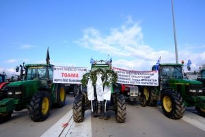 Κλιμάκωση των αγροτοκτηνοτροφικών κινητοποιήσεων με συντονισμό από 20 μπλόκα της Βόρειας Ελλάδας