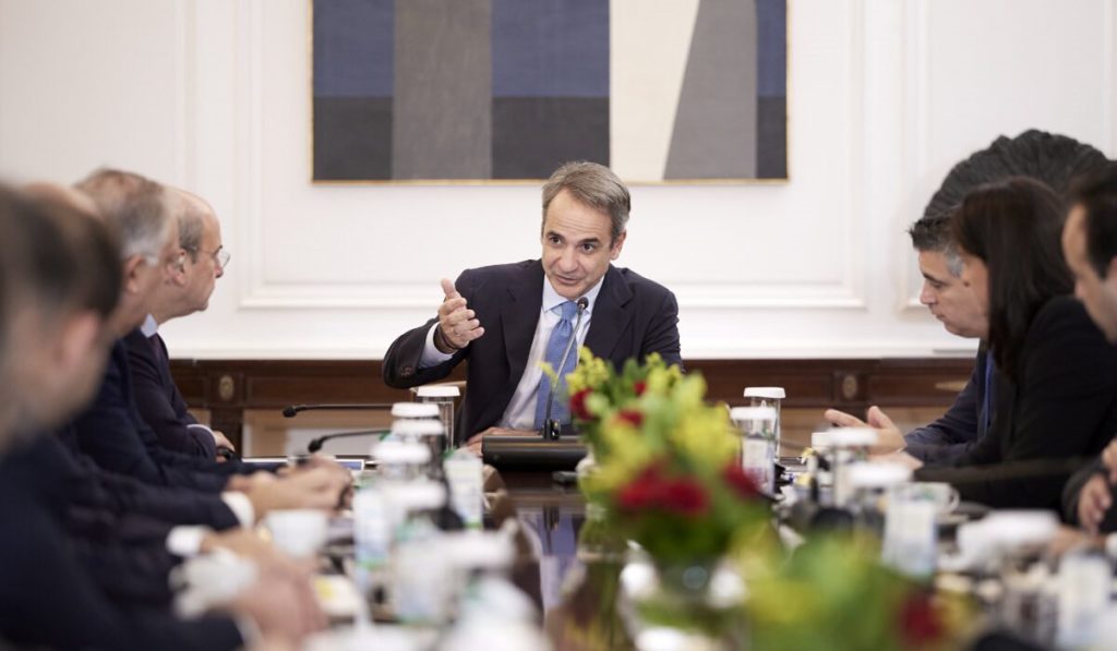 Μητσοτάκης μόνος ψάχνει μπας και βρει άκρη γιατί μένουν απλήρωτοι αγρότες