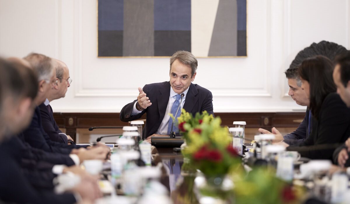 Μητσοτάκης μόνος ψάχνει μπας και βρει άκρη γιατί μένουν απλήρωτοι αγρότες