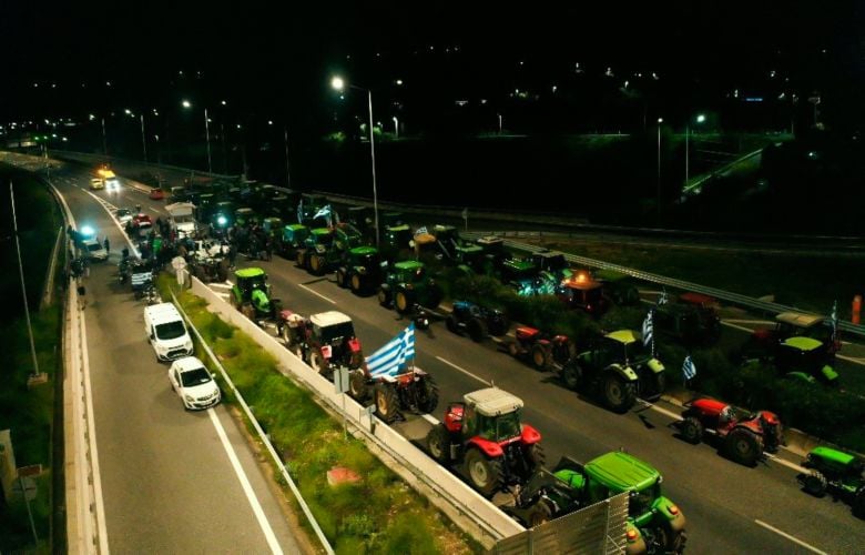 Πάτρα: Άνοιξε η μεγάλη περιμετρική οδός της πόλης μετά την απόφαση των αγροτών να άρουν προσωρινά τον αποκλεισμό