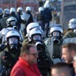 Μετά το ξύλο, συντεταγμένα στο διάλογο