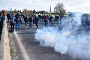 Στους εισαγγελείς σπεύδει η κυβέρνηση για να κάμψει τις διαμαρτυρίες αγροτών