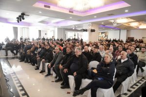 Σύσκεψη Μπλόκων: Κλιμάκωση των κινητοποιήσεων αποφάσισαν οι αγρότες -Τι θα κάνουν με το κλείσιμο των δρόμων στις γιορτές