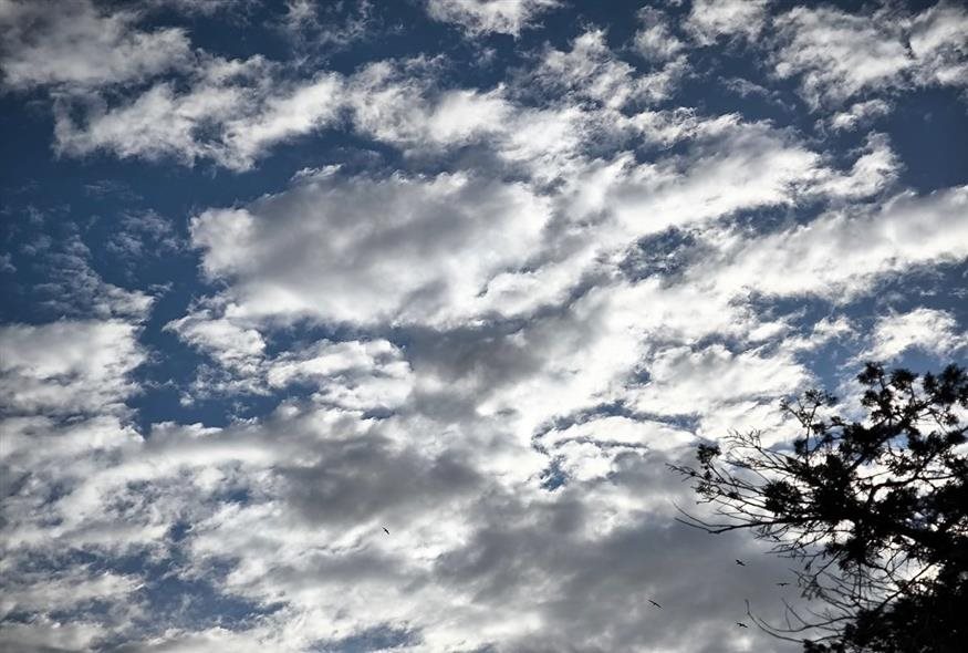 Αραιές νεφώσεις, σταθερή η θερμοκρασία σε κανονικά επίπεδα για την εποχή
