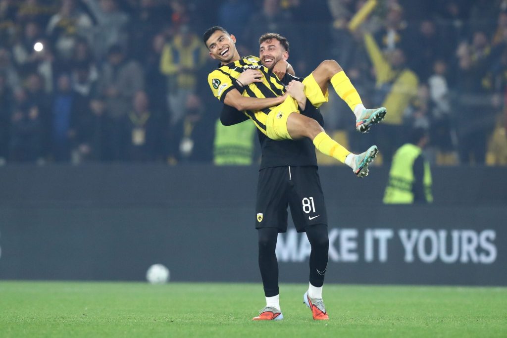 Απίστευτη νύχτα για την ΑΕΚ, νίκη θρίλερ με 3-2 και απευθείας πρόκριση στους 16 του Conference League