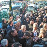 Έκοψαν τη χώρα στα δύο οι αγρότες